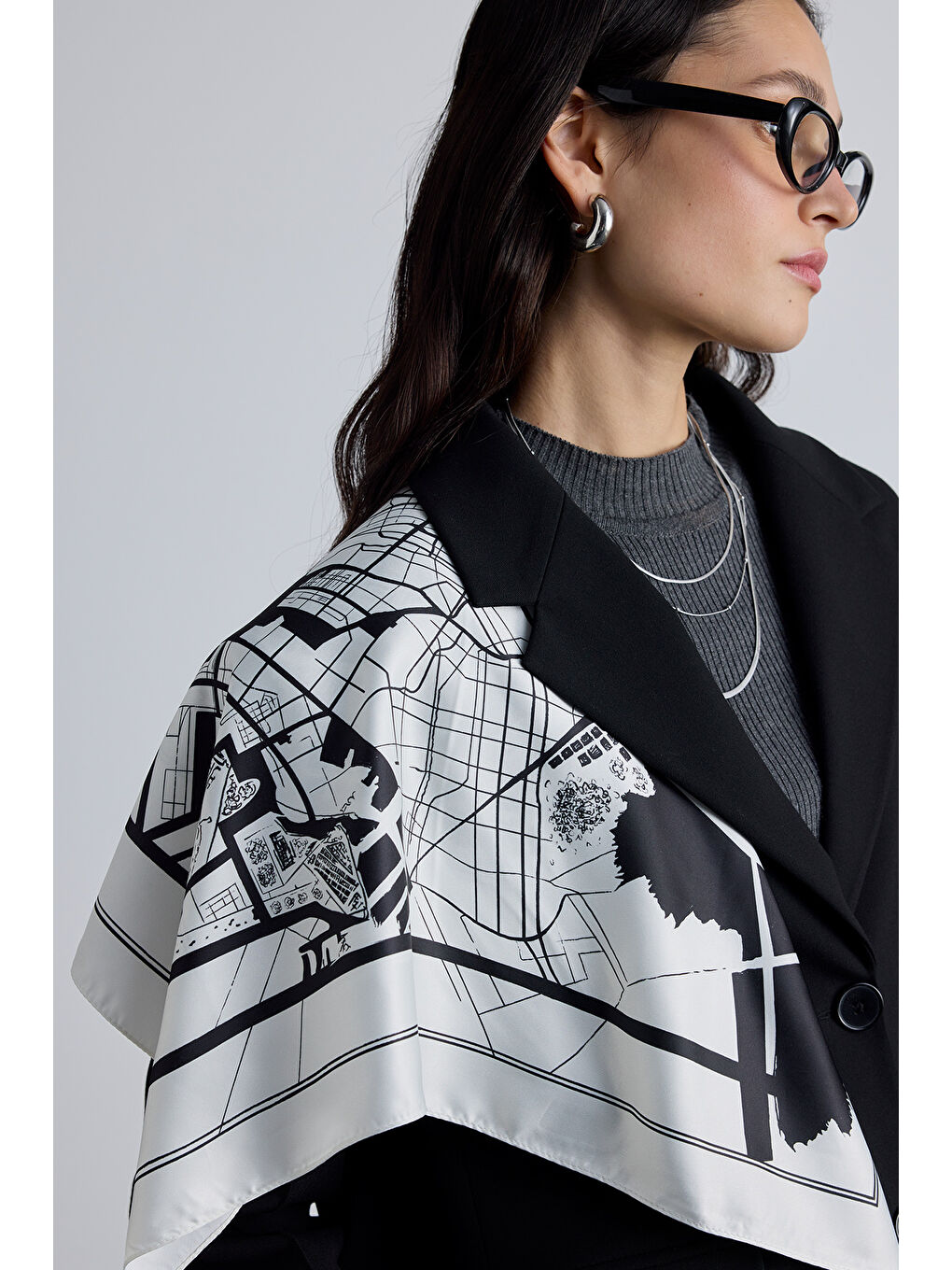 Desenli Saten Boyun Fuları Cıty- Ekru