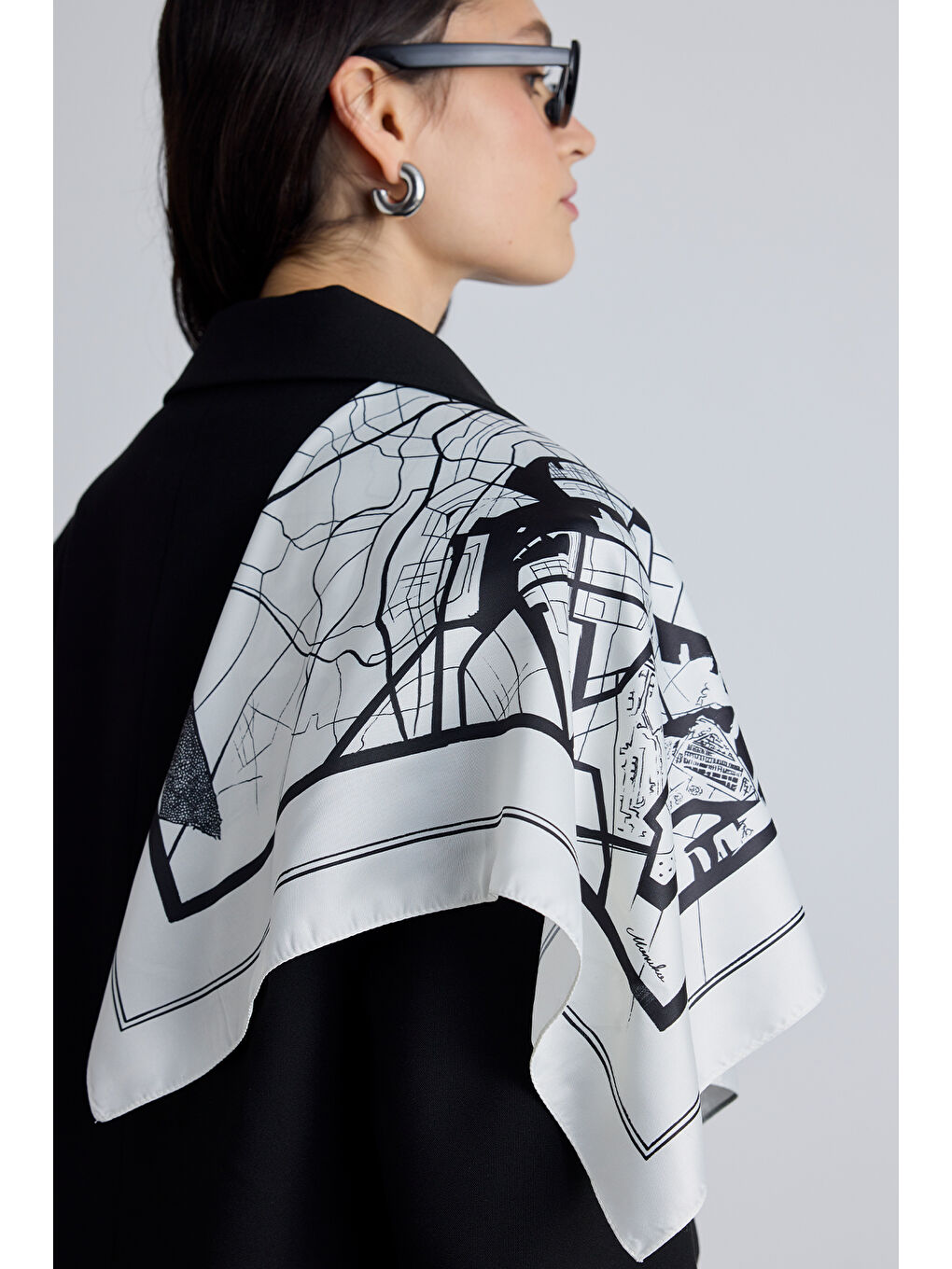 Desenli Saten Boyun Fuları Cıty- Ekru-3