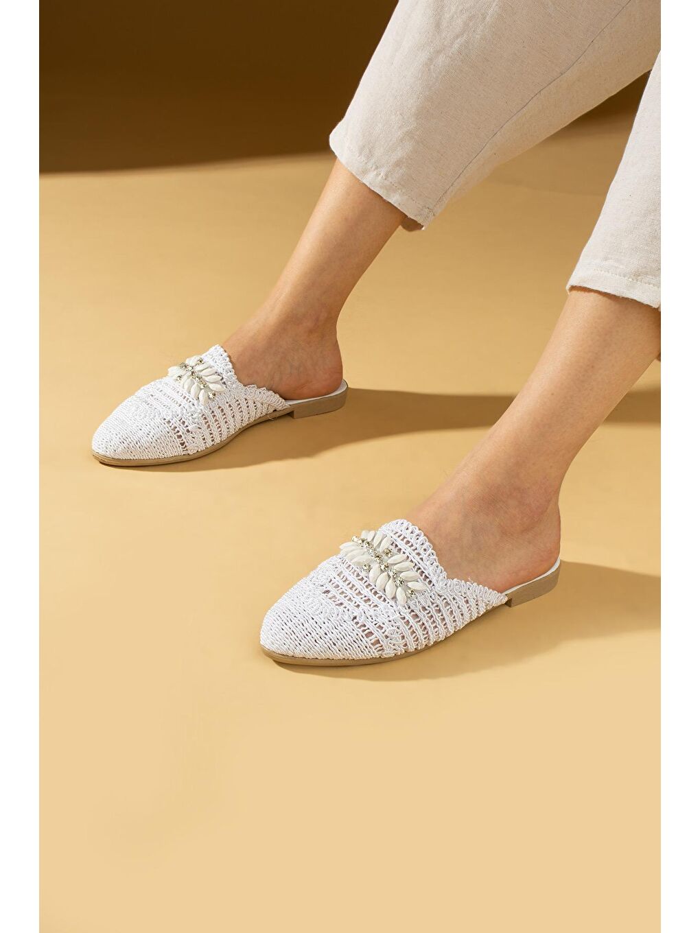 Beyaz Parlak Taşlı Dantel Örme Desenli Rahat Kalıp Kadın Terlik 001-2-24-2