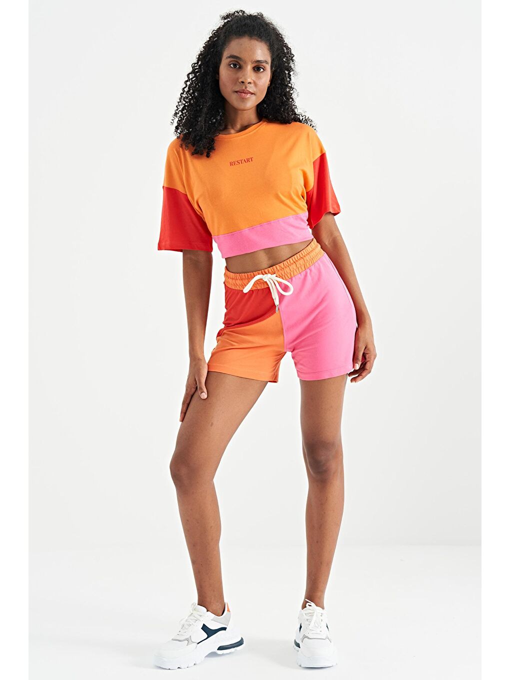 Turuncu Oranj Renk Bloklu Standart Kalıp Kısa Kadın Şort - 02155-2