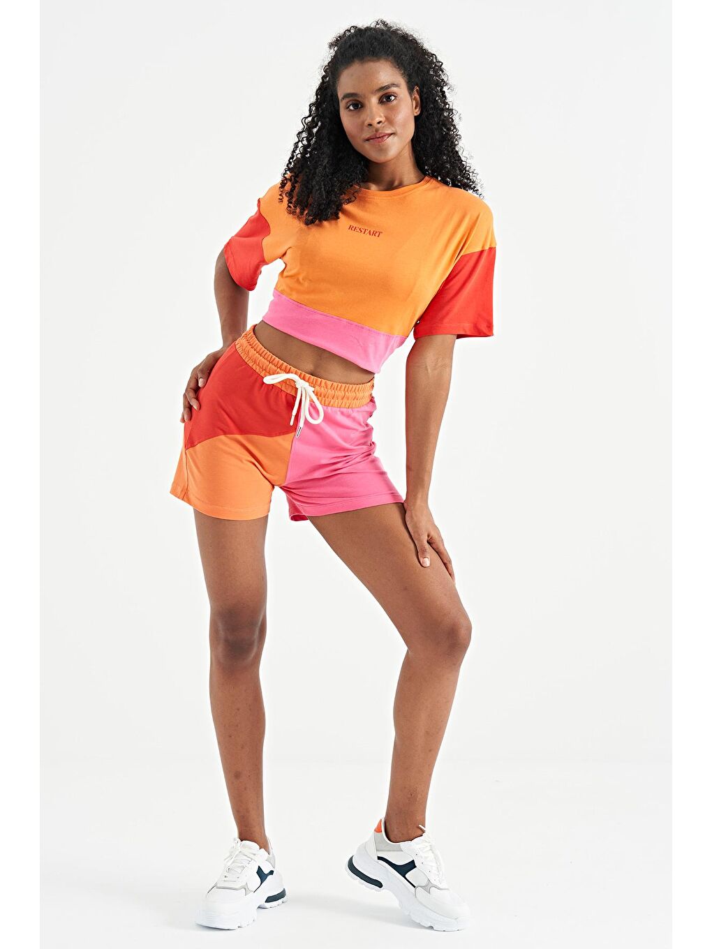 Turuncu Oranj Renk Bloklu Standart Kalıp Kısa Kadın Şort - 02155-3
