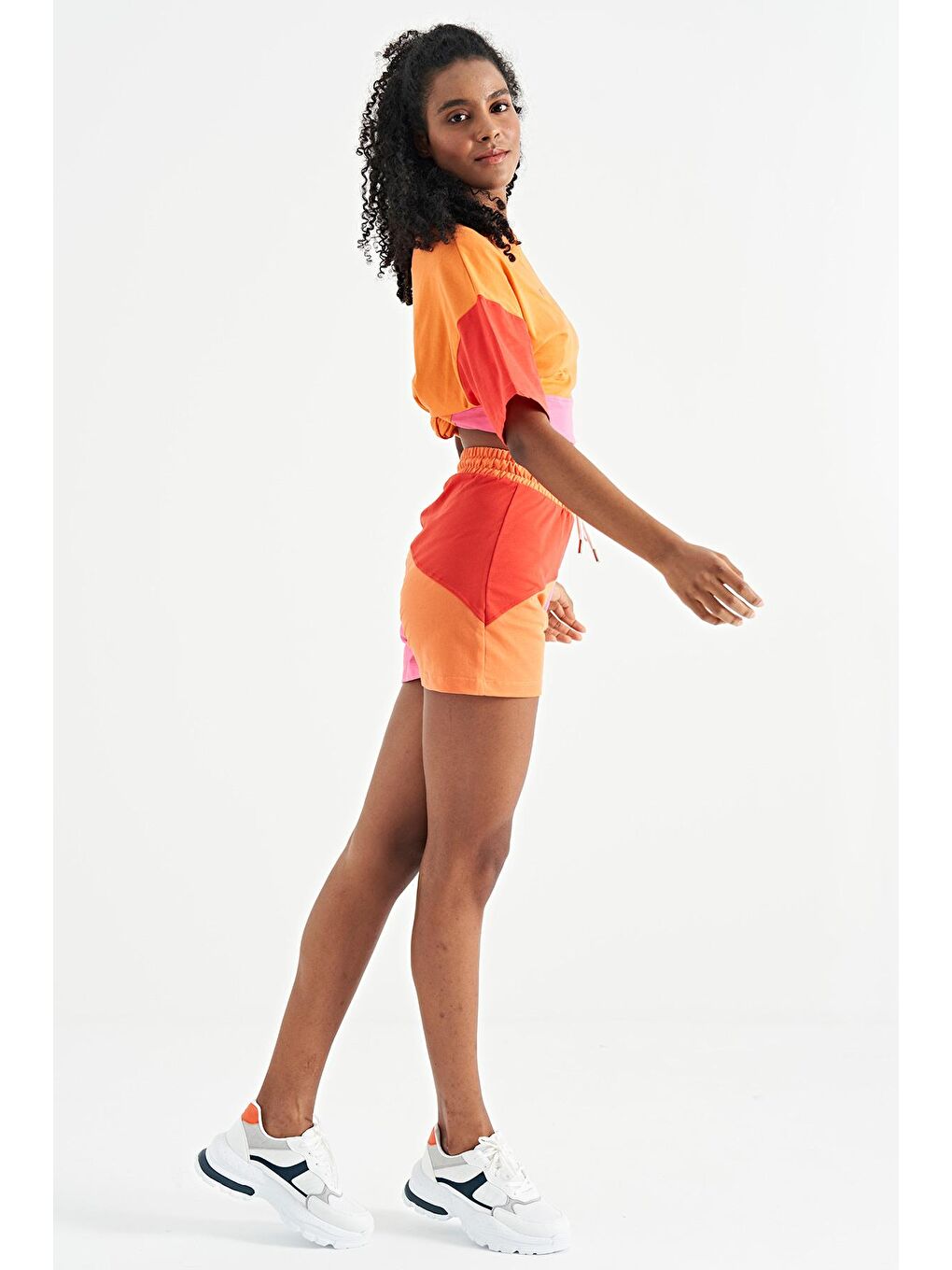 Turuncu Oranj Renk Bloklu Standart Kalıp Kısa Kadın Şort - 02155-4