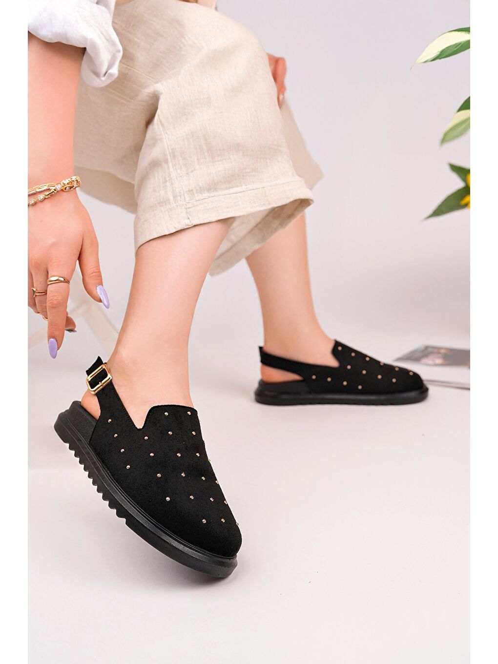 Siyah LİLOW Süet Deri Gold Zımbalı Ayarlanabilir Tokalı Günlük Rahat Önü Kapalı Kadın Sandalet-5