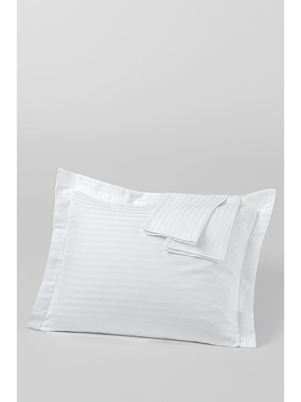 2 Adet Zeus Serisi Pamuk Saten Volanlı Otel Yastık Kılıfı Beyaz Kırmızı