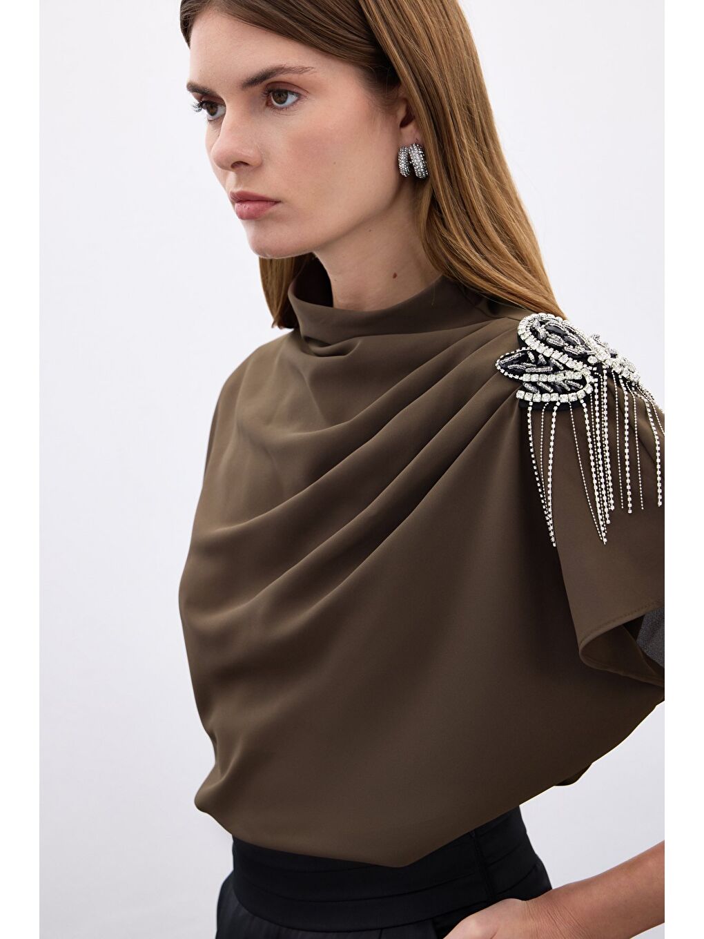 Kahverengi Tek Omuz Aksesuarlı Salaş Bluz - Kahve-5