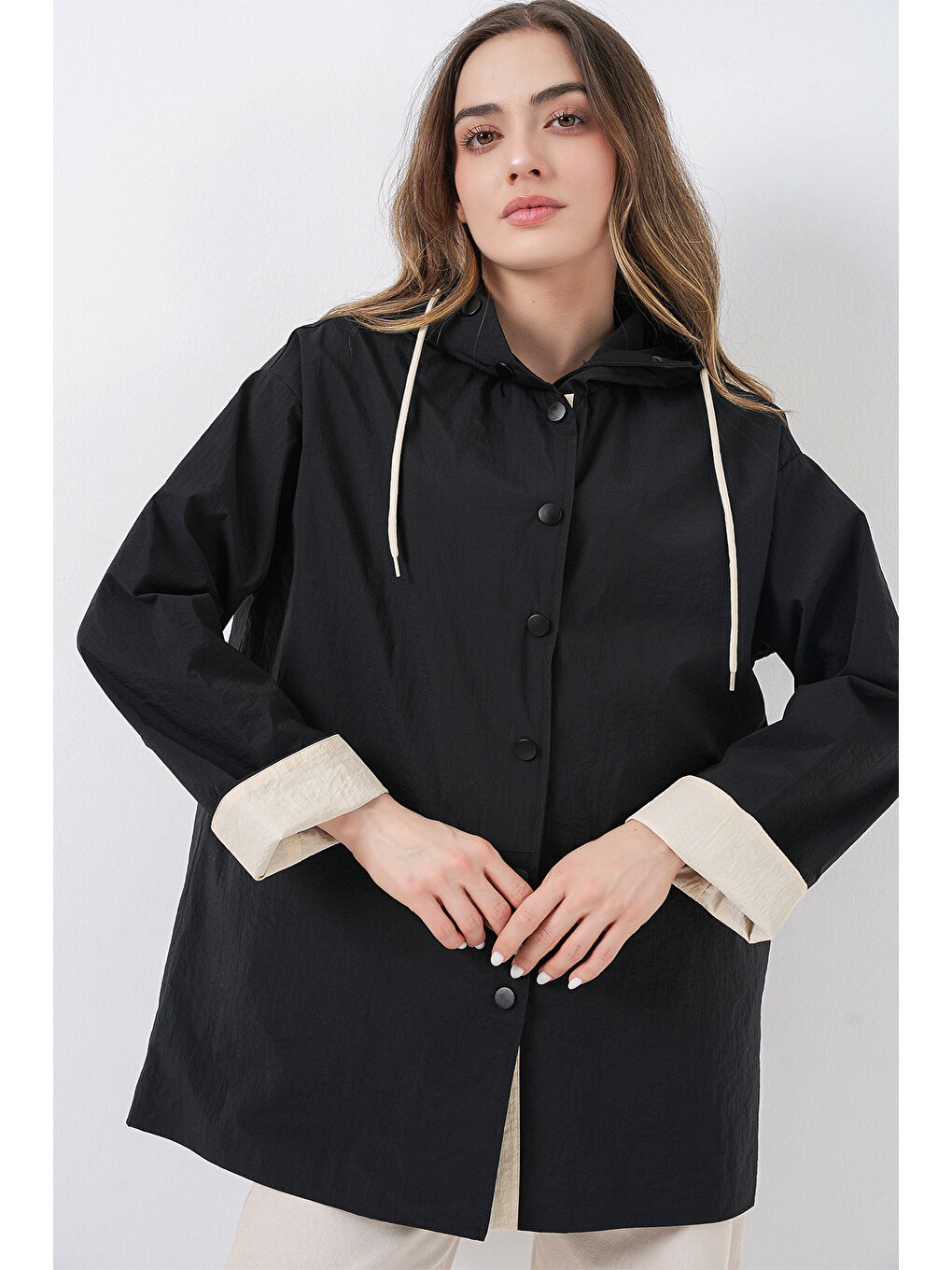 Kadın Teknik Kumaş Kapüşonlu Trençkot 5972 - Siyah-3