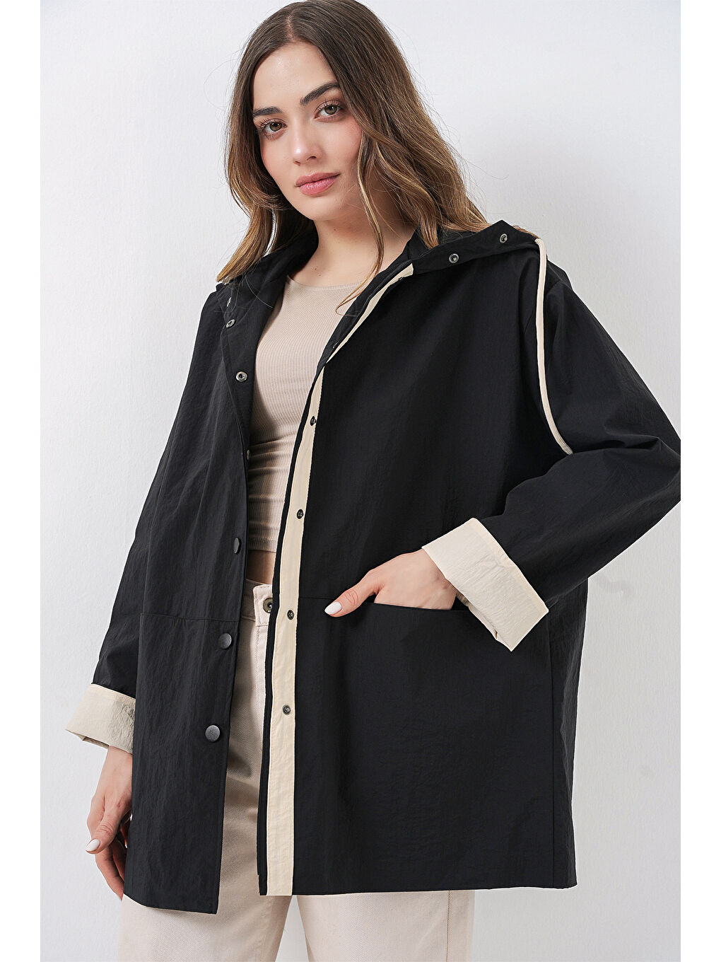 Kadın Teknik Kumaş Kapüşonlu Trençkot 5972 - Siyah-4