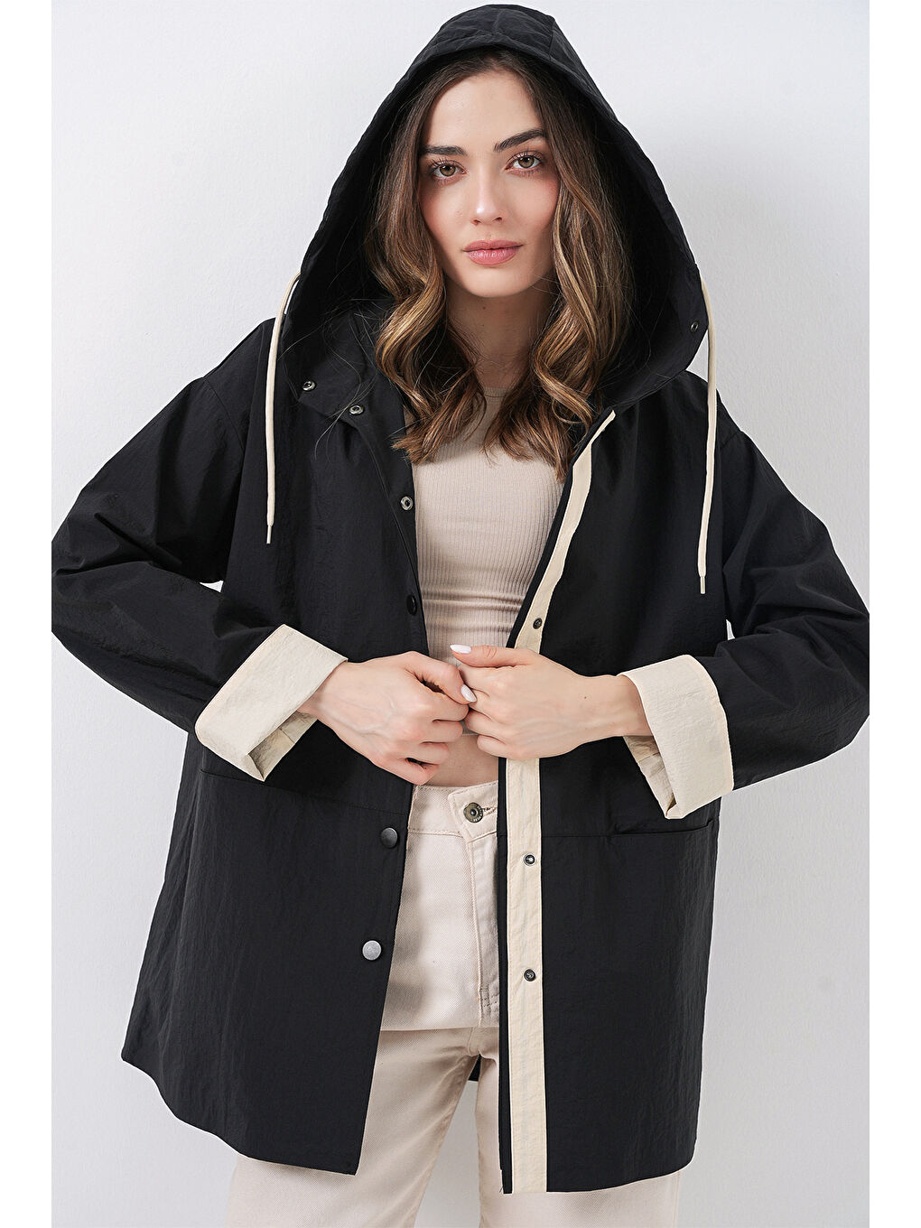 Kadın Teknik Kumaş Kapüşonlu Trençkot 5972 - Siyah-5