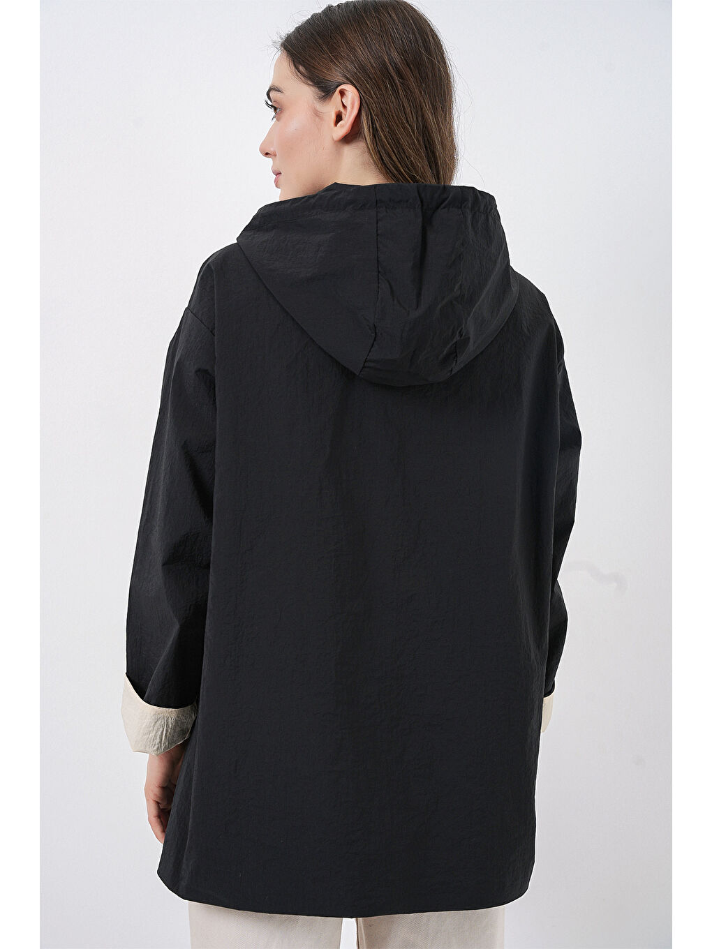Kadın Teknik Kumaş Kapüşonlu Trençkot 5972 - Siyah-7