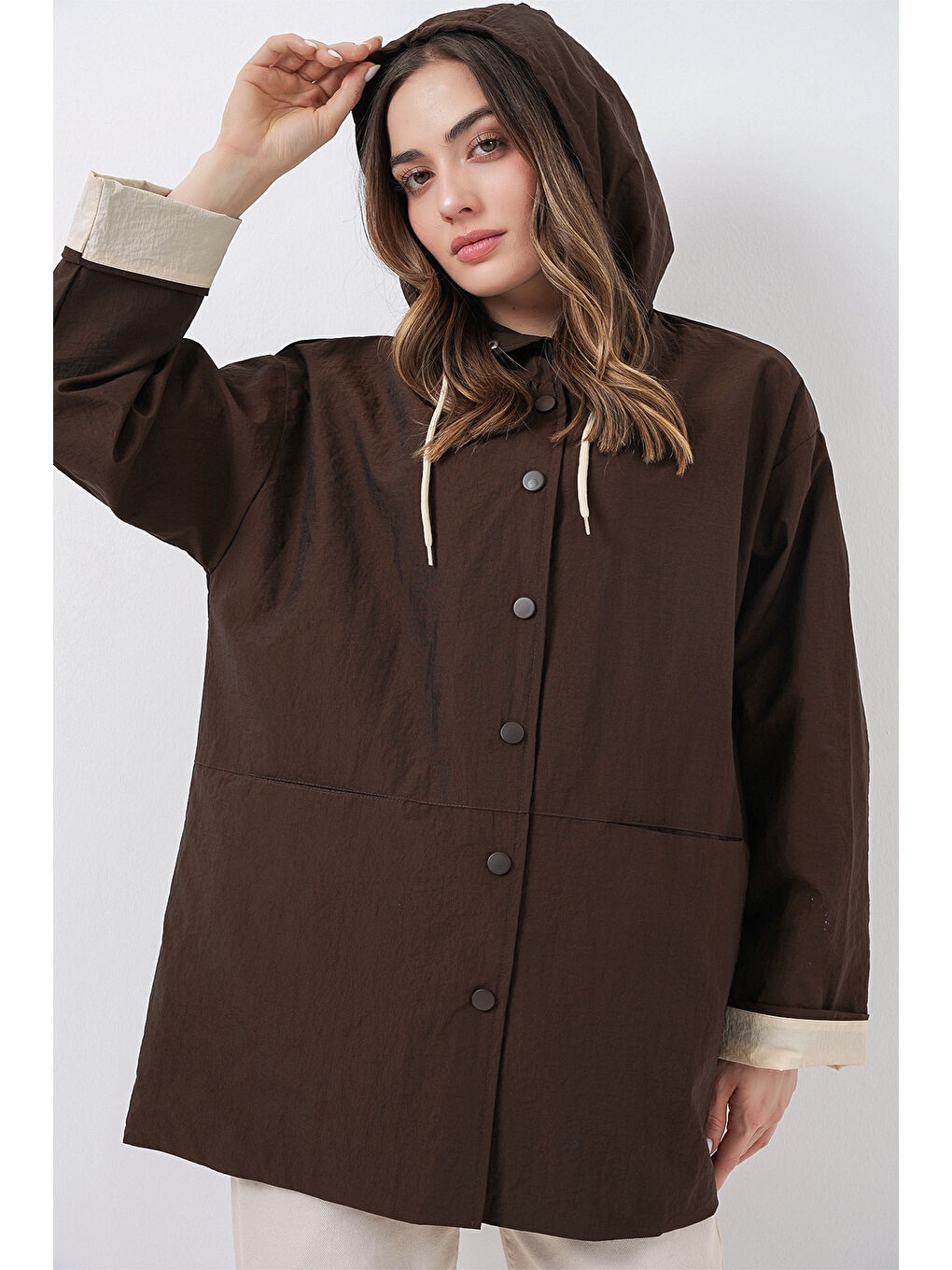 Kadın Teknik Kumaş Kapüşonlu Trençkot 5972 - Kahverengi-2