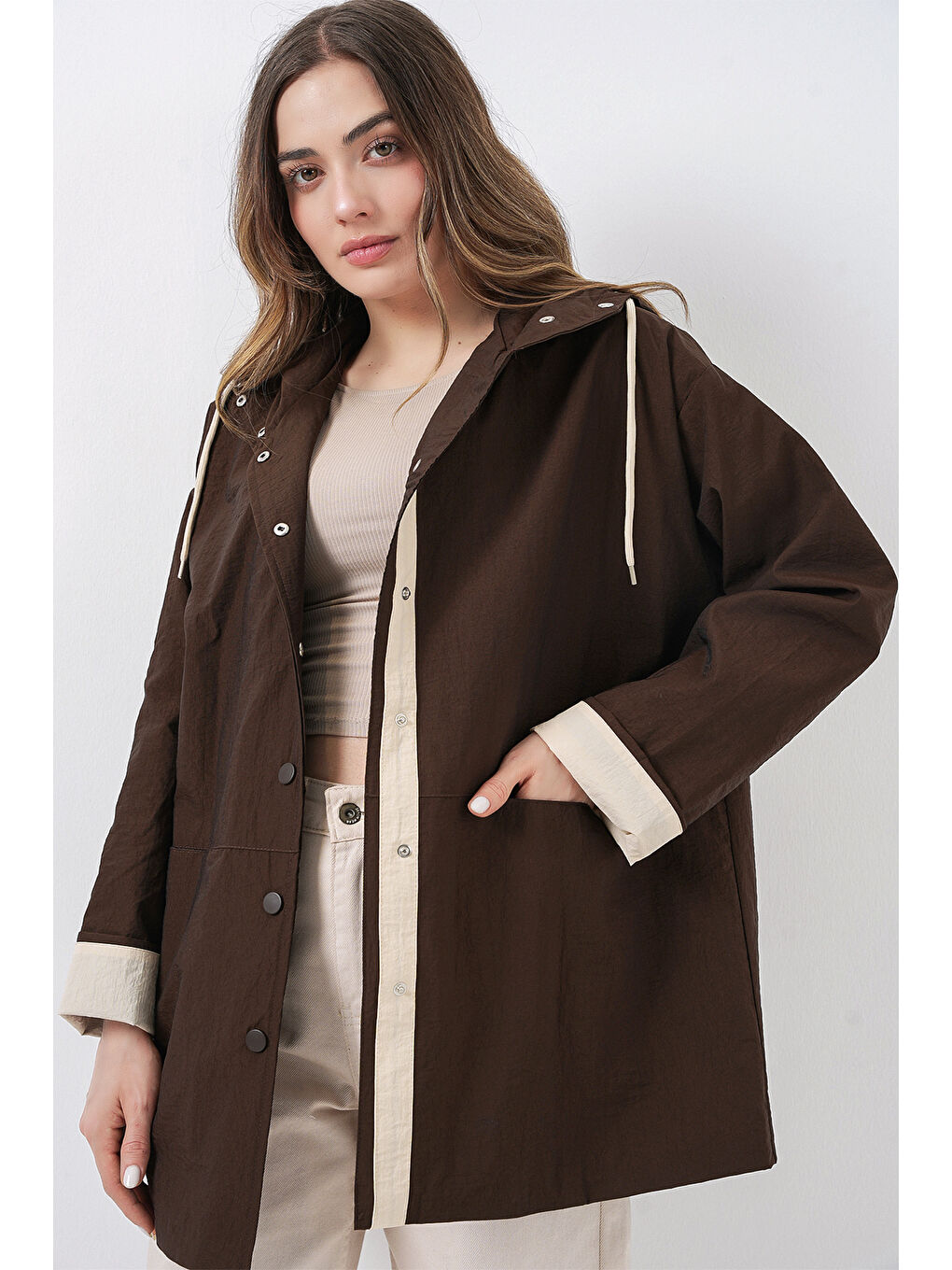 Kadın Teknik Kumaş Kapüşonlu Trençkot 5972 - Kahverengi-3