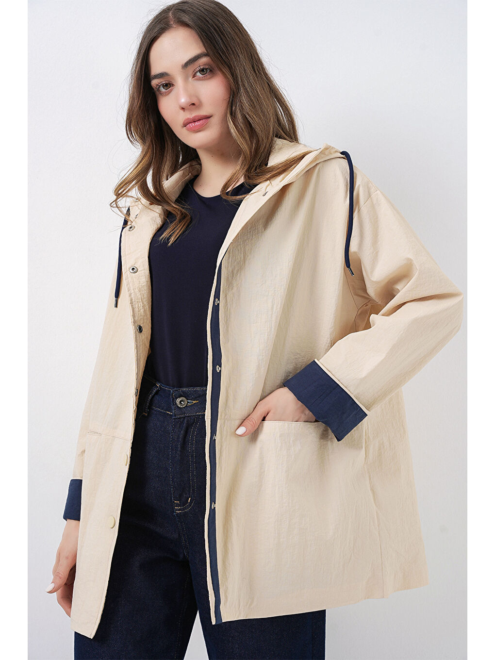 Kadın Teknik Kumaş Kapüşonlu Trençkot 5972 - Ekru-4