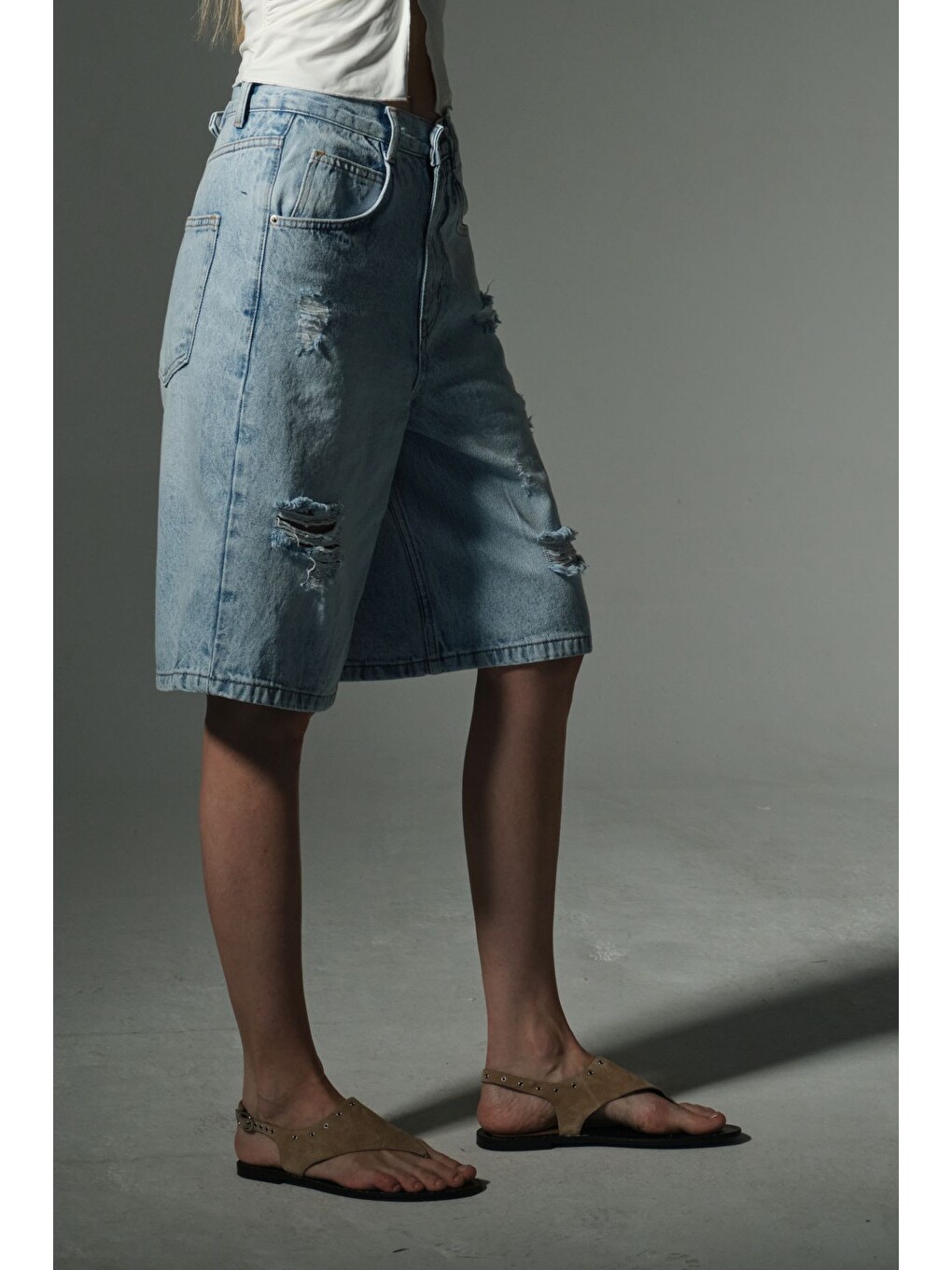 Mavi Toka Detaylı Bol Kesim Rahat Baggy Jean Jean Salaş Kadın Bermuda Diz Altı Denim Şort @Casoria-3