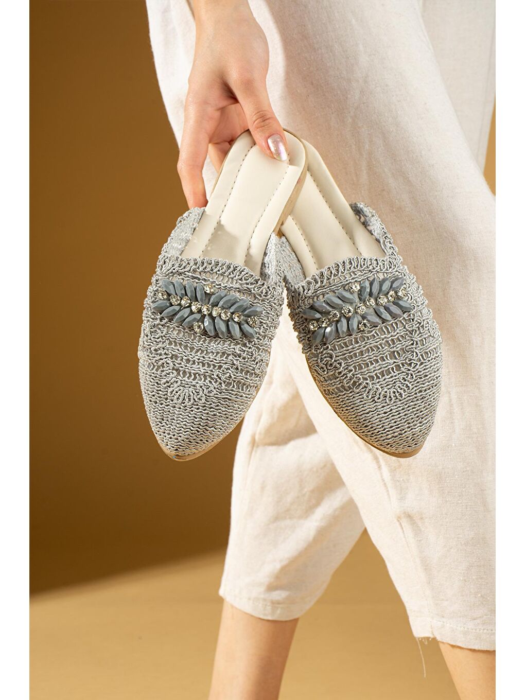 Gri Parlak Taşlı Dantel Örme Desenli Rahat Kalıp Kadın Terlik 001-2-24