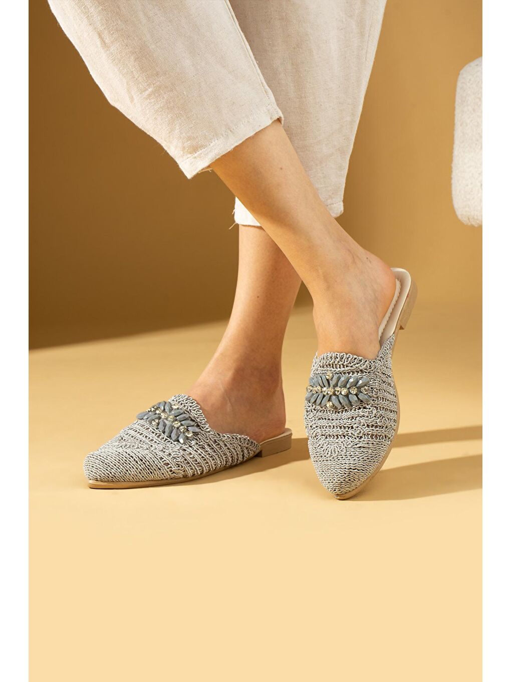 Gri Parlak Taşlı Dantel Örme Desenli Rahat Kalıp Kadın Terlik 001-2-24-1