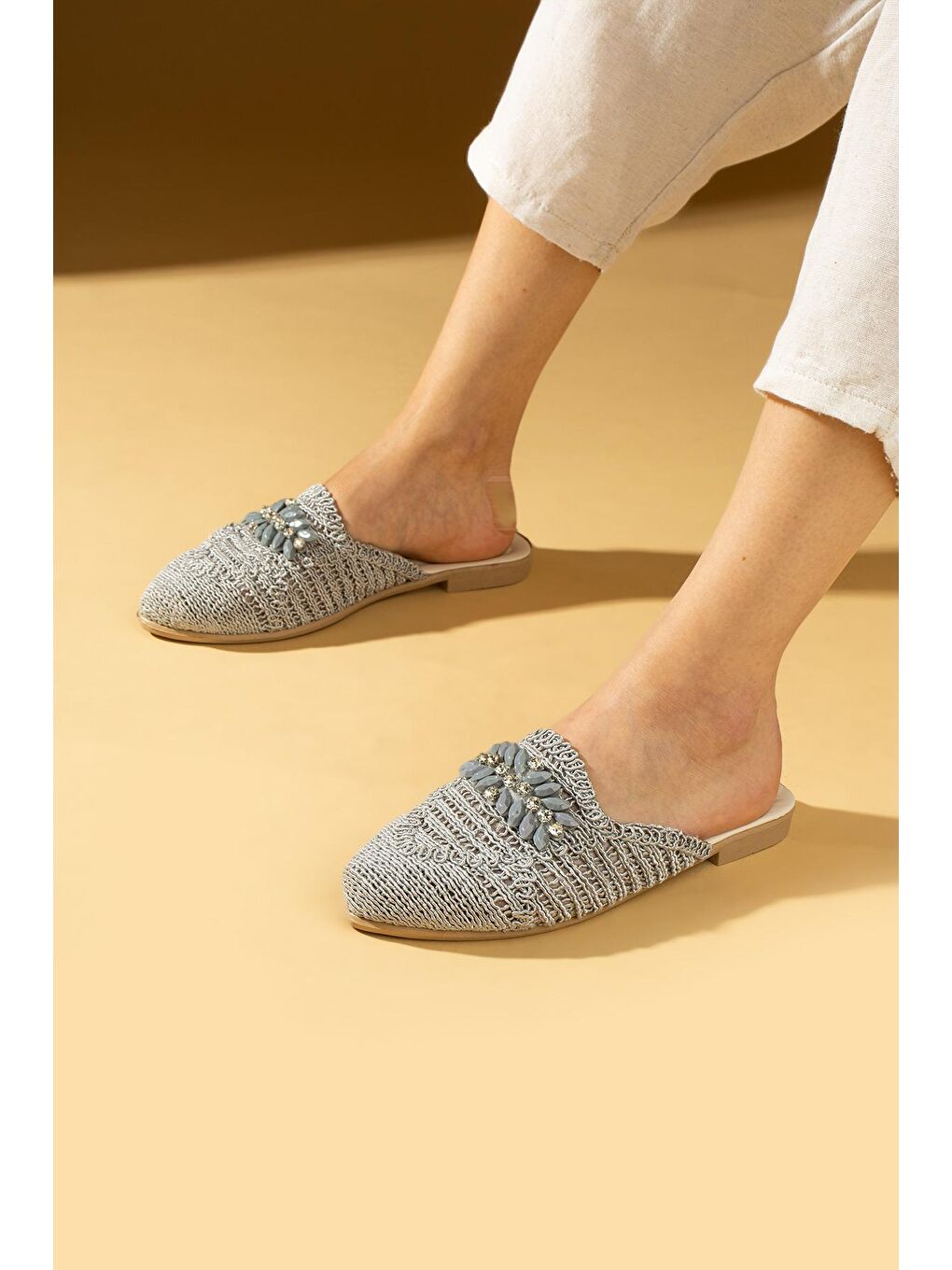 Gri Parlak Taşlı Dantel Örme Desenli Rahat Kalıp Kadın Terlik 001-2-24-2
