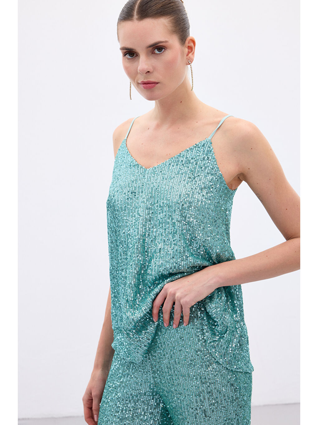 Yeşil Payet Detaylı Askılı Bluz - Mint-3