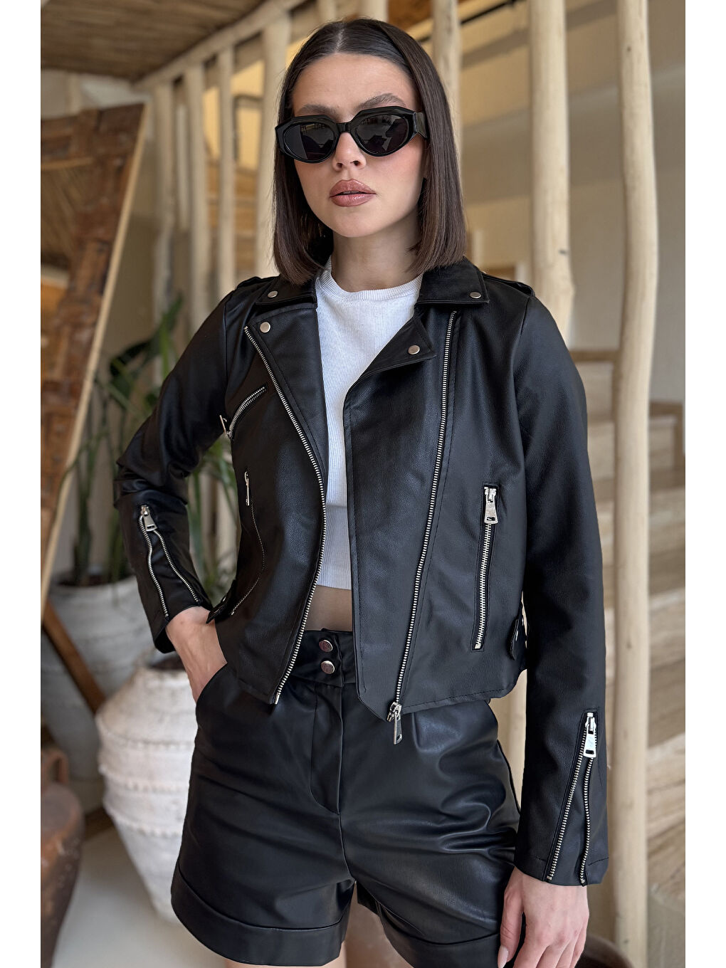 Gülseli Siyah Kadın Fermuarlı Crop Top Suni Deri Ceket
