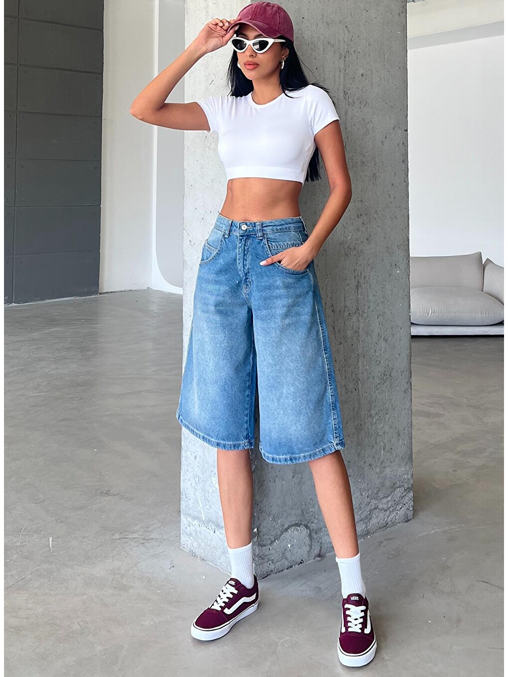 Mavi Toka Detaylı Bol Kesim Rahat Baggy Jean Jean Salaş Kadın Bermuda Diz Altı Denim Şort @Casoria