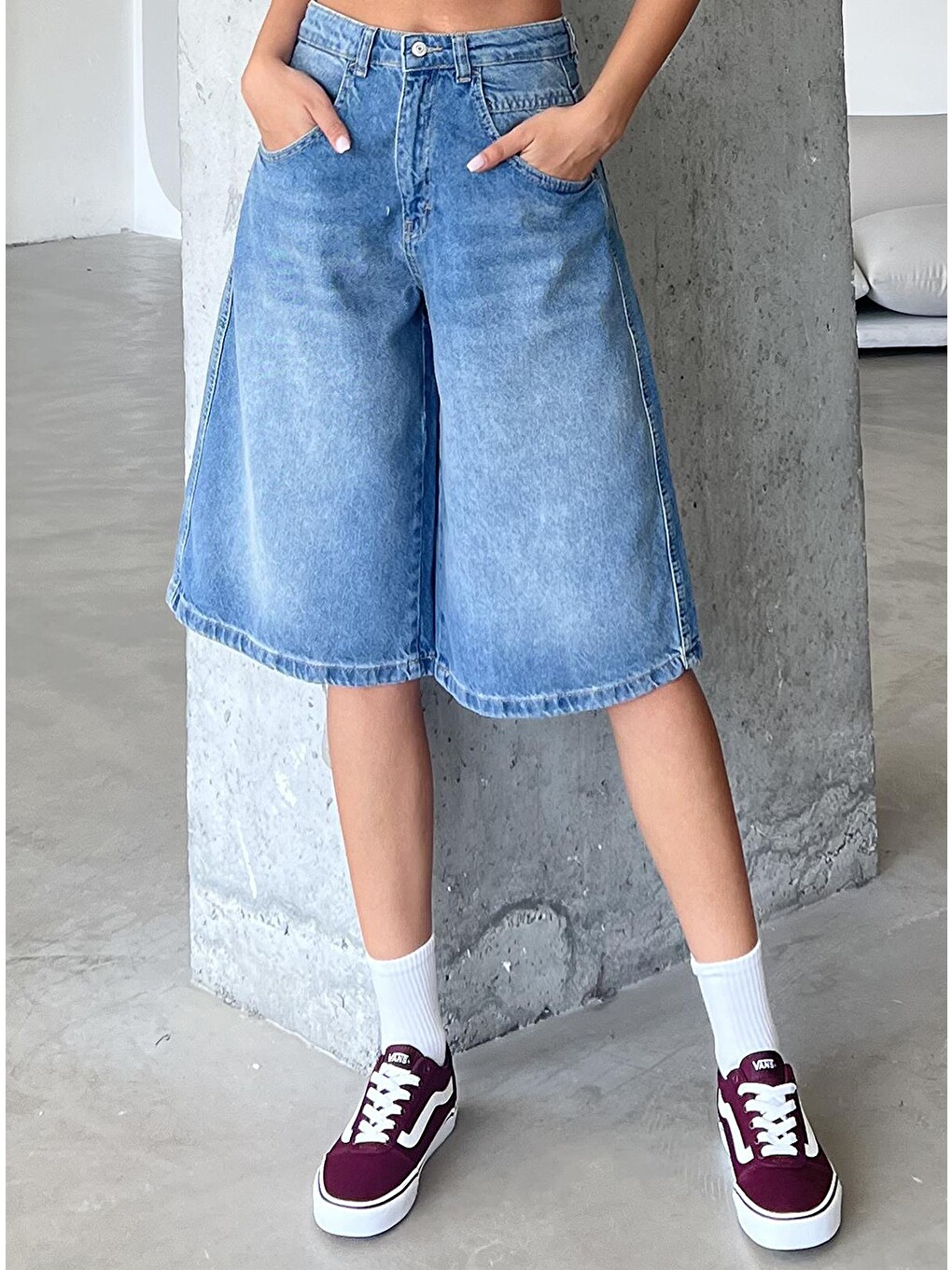 Mavi Toka Detaylı Bol Kesim Rahat Baggy Jean Jean Salaş Kadın Bermuda Diz Altı Denim Şort @Casoria-3