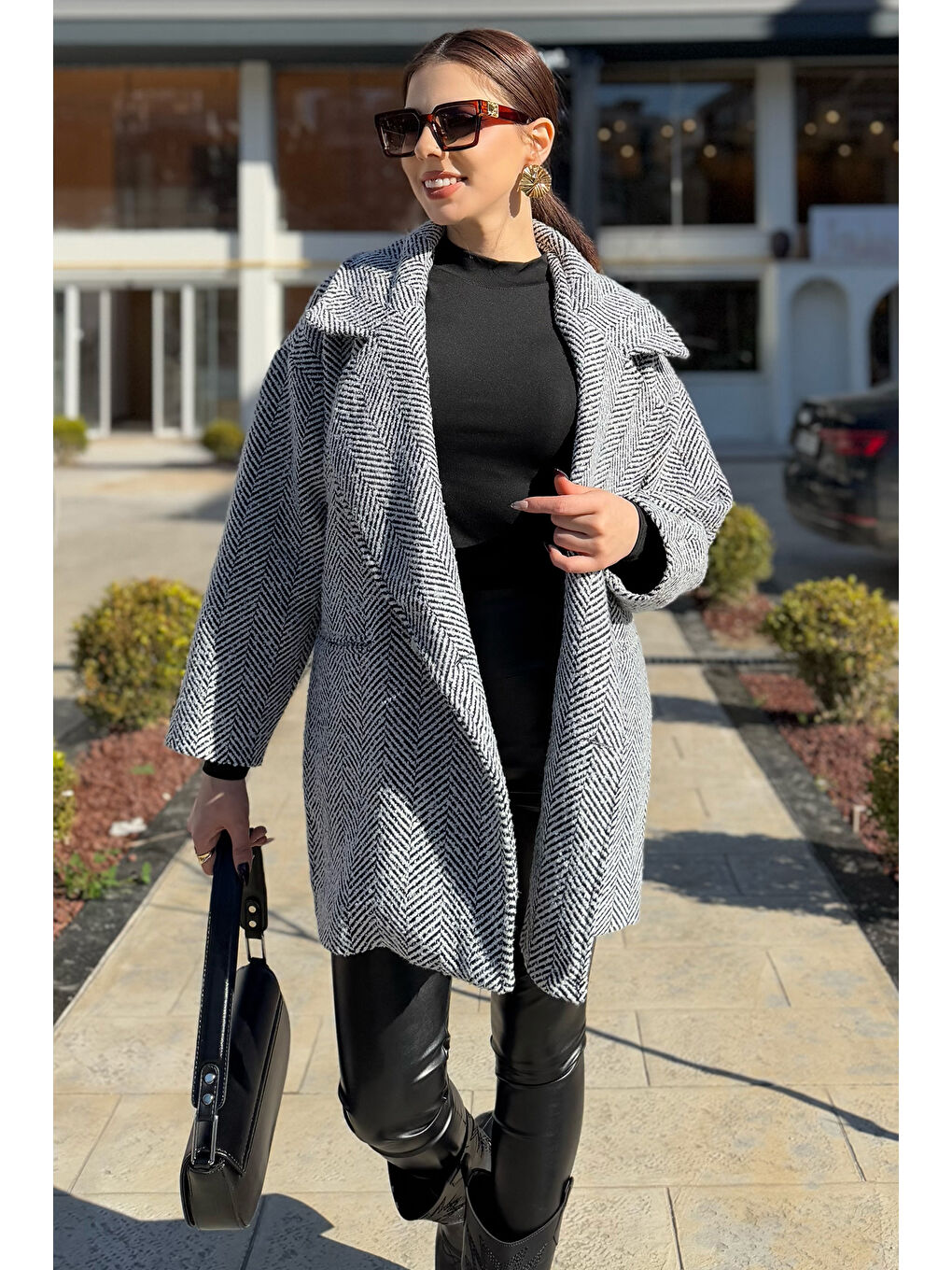 Beyaz Kadın Astarlı Balıksırtı Desen Oversize Kaşe Kaban