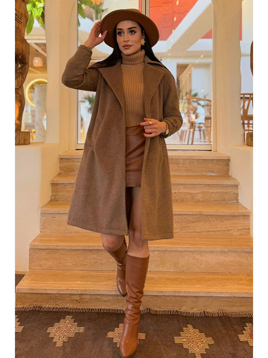 Bej Astarlı Kruvaze Yaka Kadın Kaşe Kaban-1