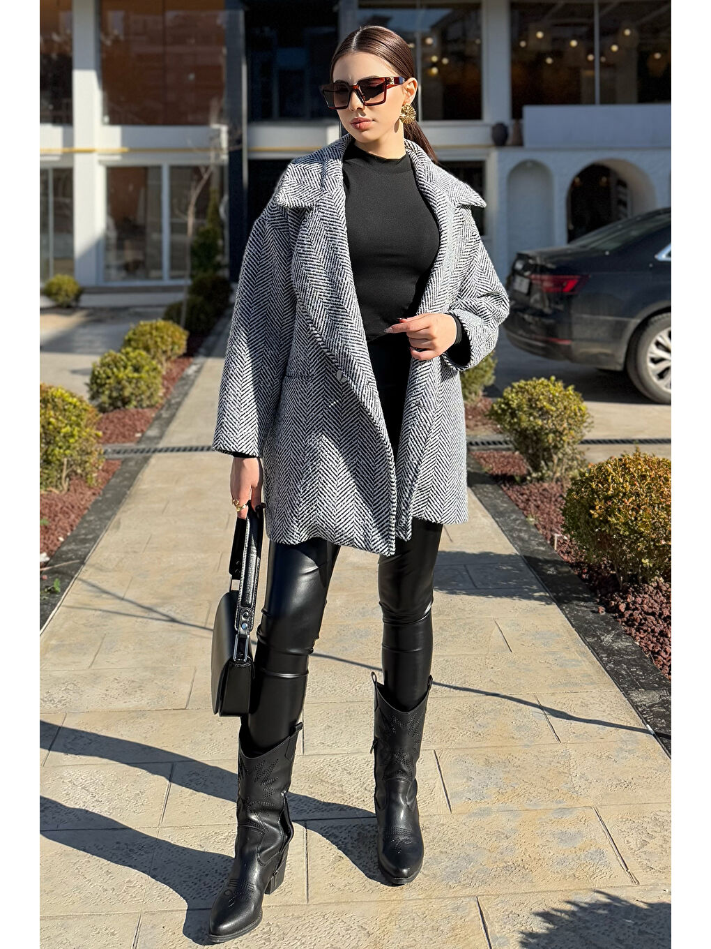 Beyaz Kadın Astarlı Balıksırtı Desen Oversize Kaşe Kaban-1