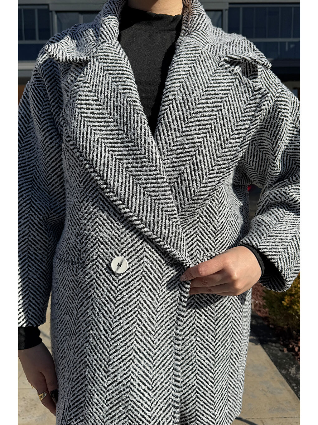 Beyaz Kadın Astarlı Balıksırtı Desen Oversize Kaşe Kaban-2