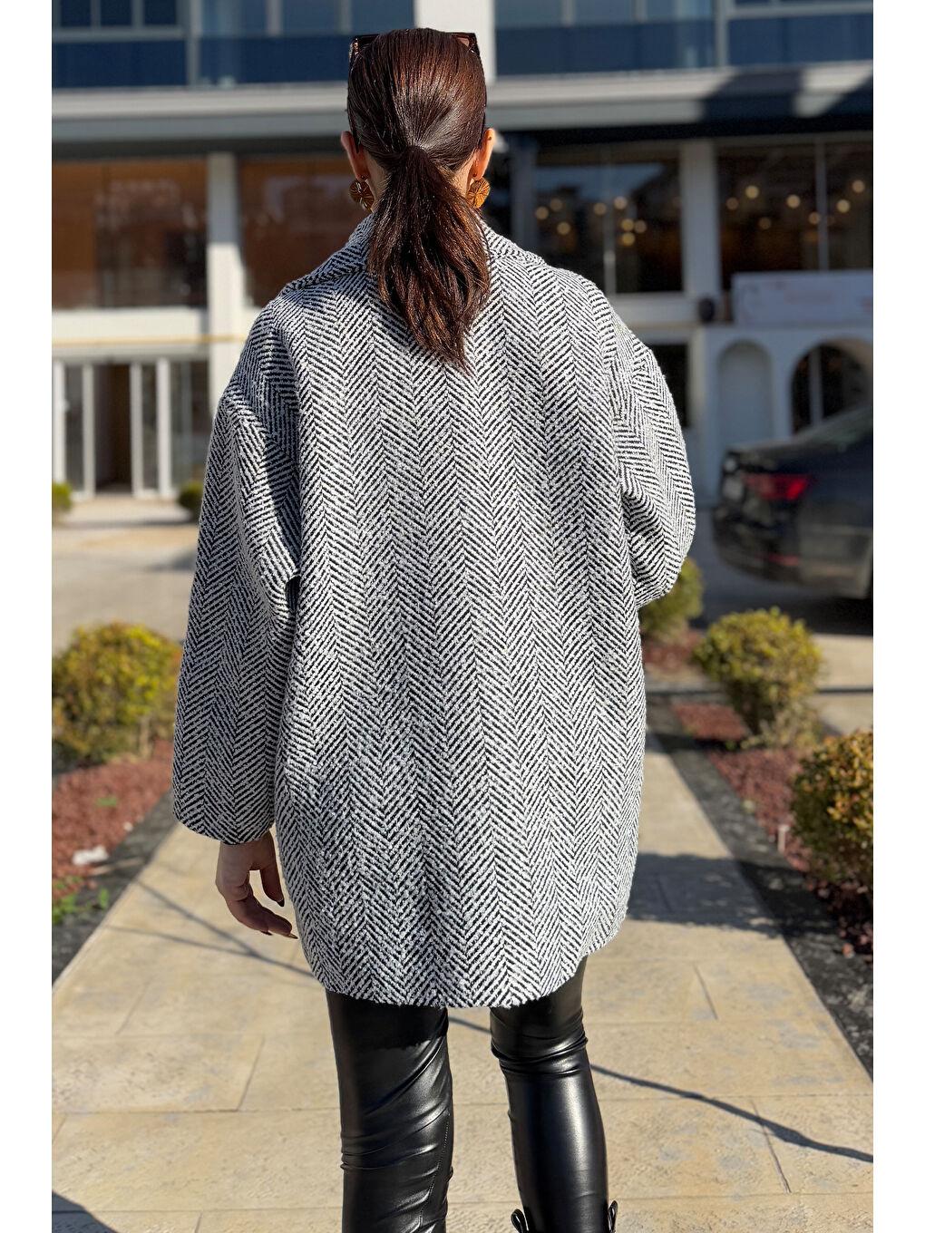 Beyaz Kadın Astarlı Balıksırtı Desen Oversize Kaşe Kaban-3