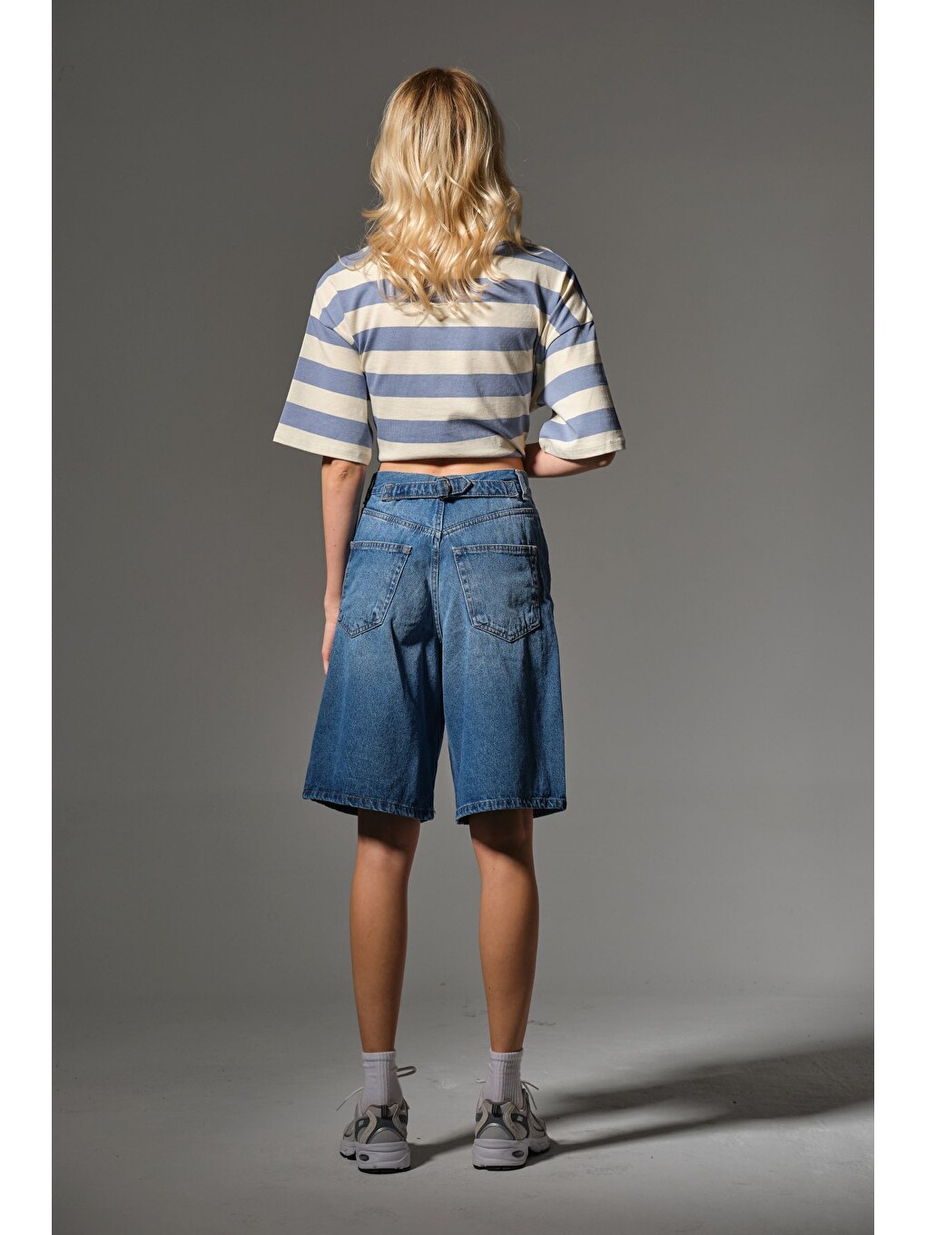İndigo Toka Detaylı Bol Kesim Rahat Baggy Jean Jean Salaş Kadın Bermuda Diz Altı Denim Şort @Casoria-4