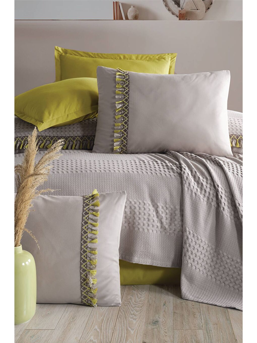 Butik Çift Kişilik Püsküllü Pike Takımı Bohamline Bej