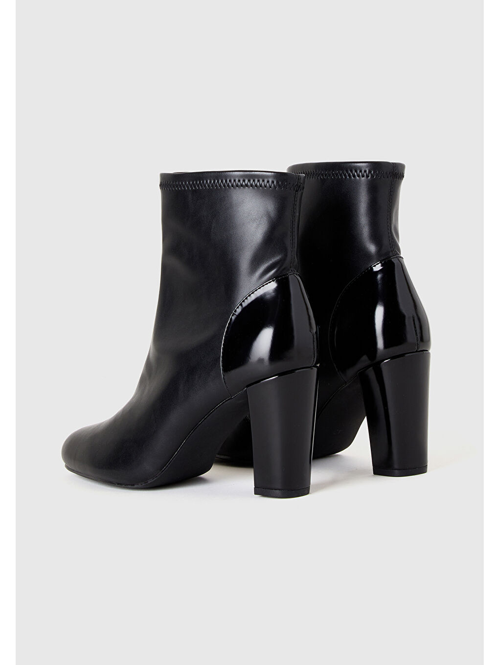 Kadın Siyah Sivri Burun Topuklu Bot-1