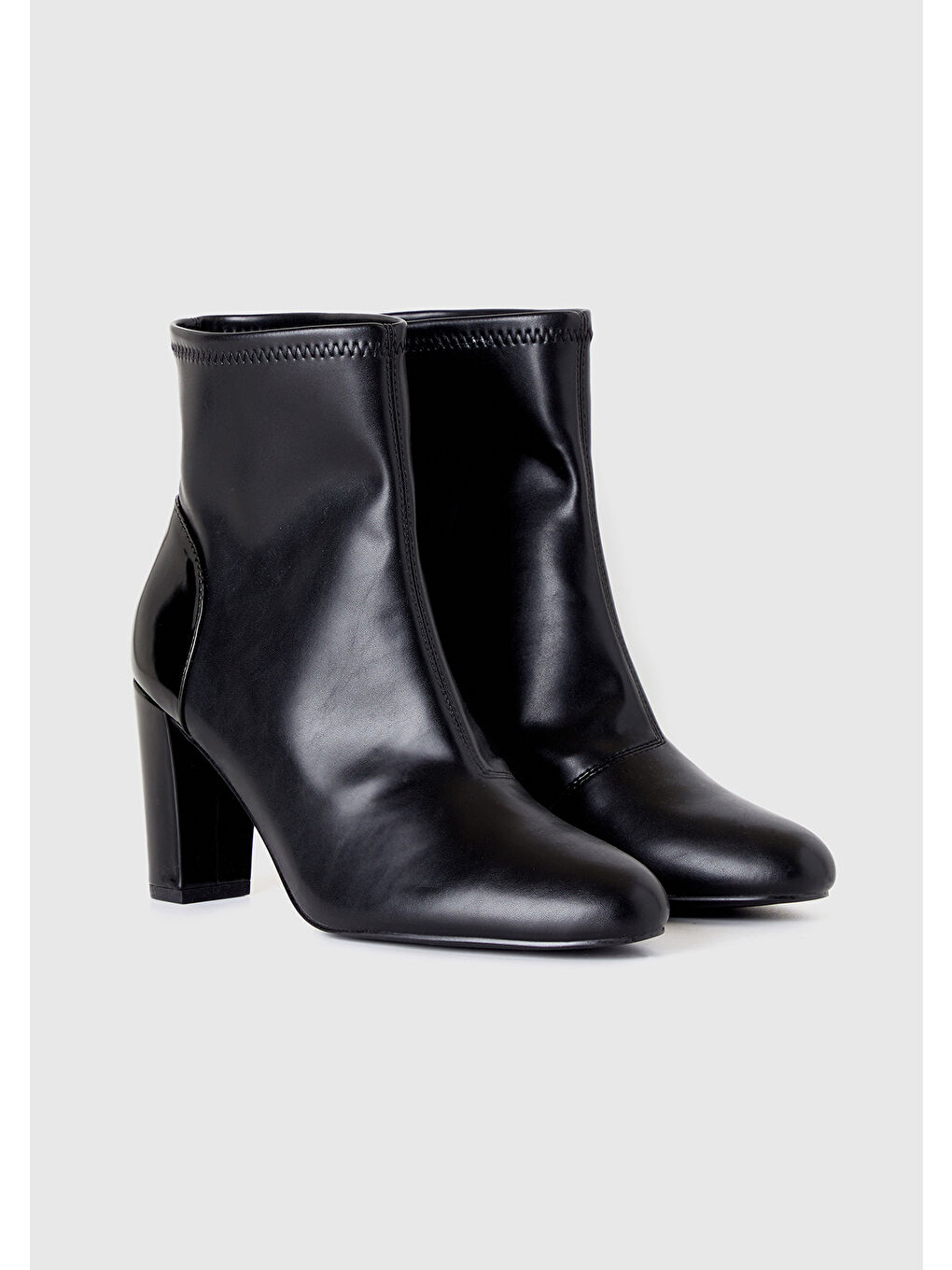 Kadın Siyah Sivri Burun Topuklu Bot-2