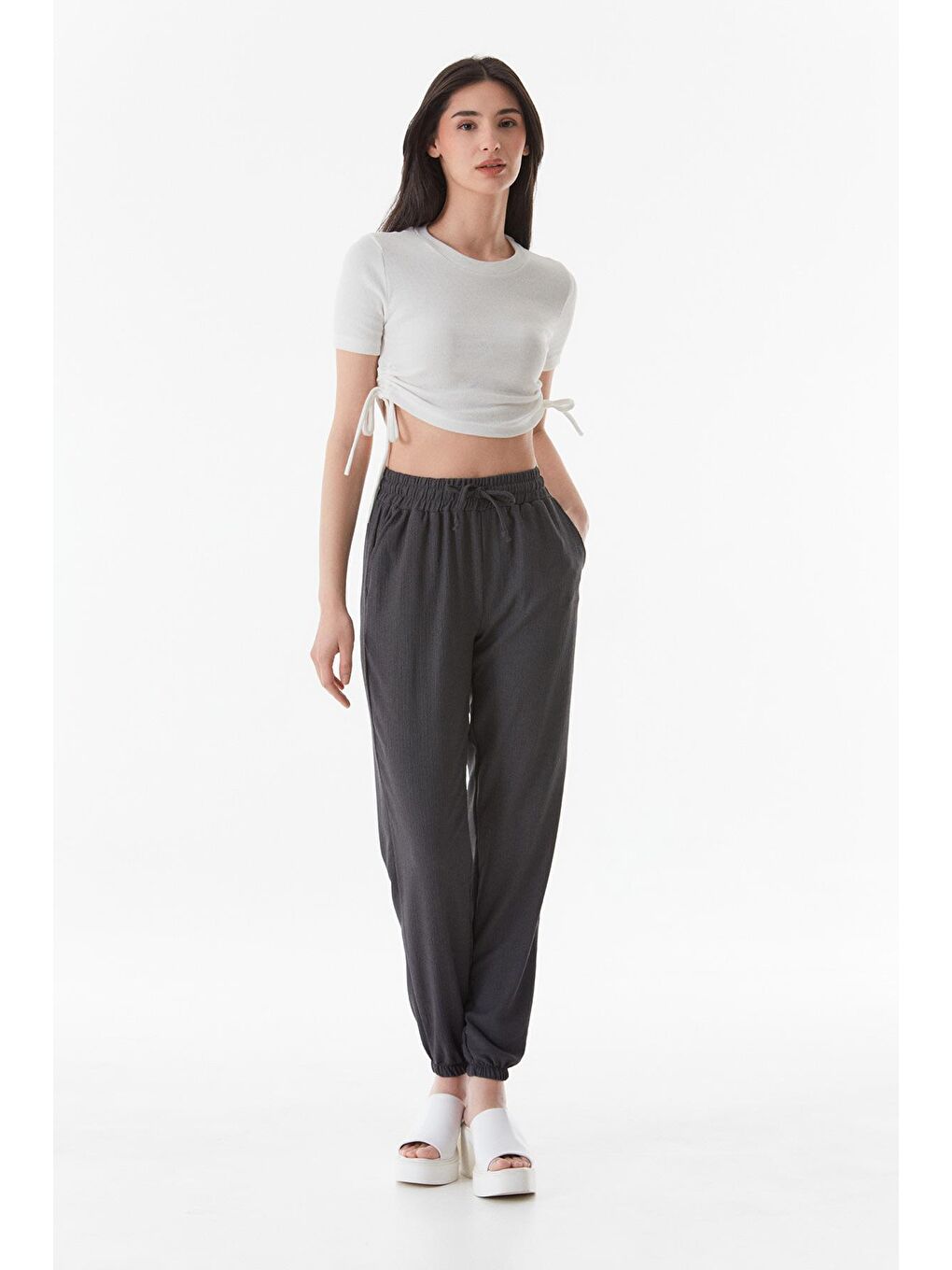 Beyaz Fitilli Yanları Büzgülü Tişört-4