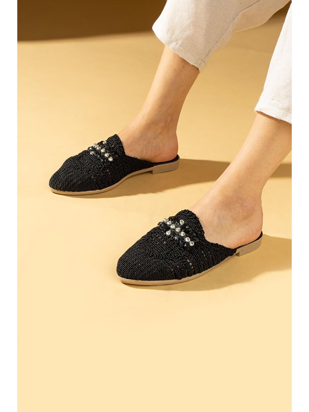 Siyah Parlak Taşlı Dantel Örme Desenli Rahat Kalıp Kadın Terlik 001-2-24-1