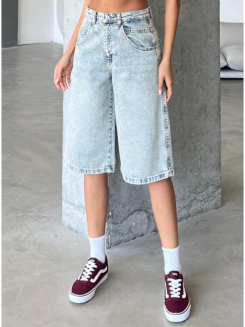 Mavi Toka Detaylı Bol Kesim Rahat Baggy Jean Jean Salaş Kadın Bermuda Diz Altı Denim Şort @casoria-3