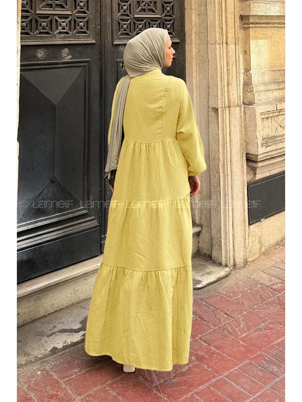 Ön Yarım Düğme Detaylı Müslin Kumaş Tesettür Elbise Sarı-3
