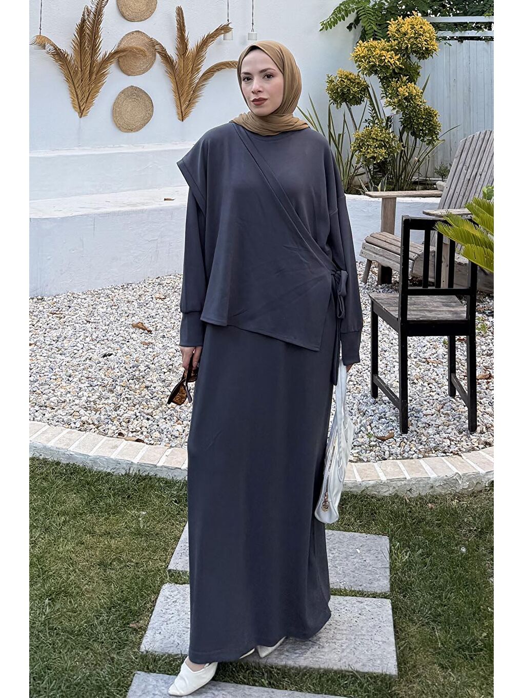 Gri Büzgülü Tesettür Elbise Füme