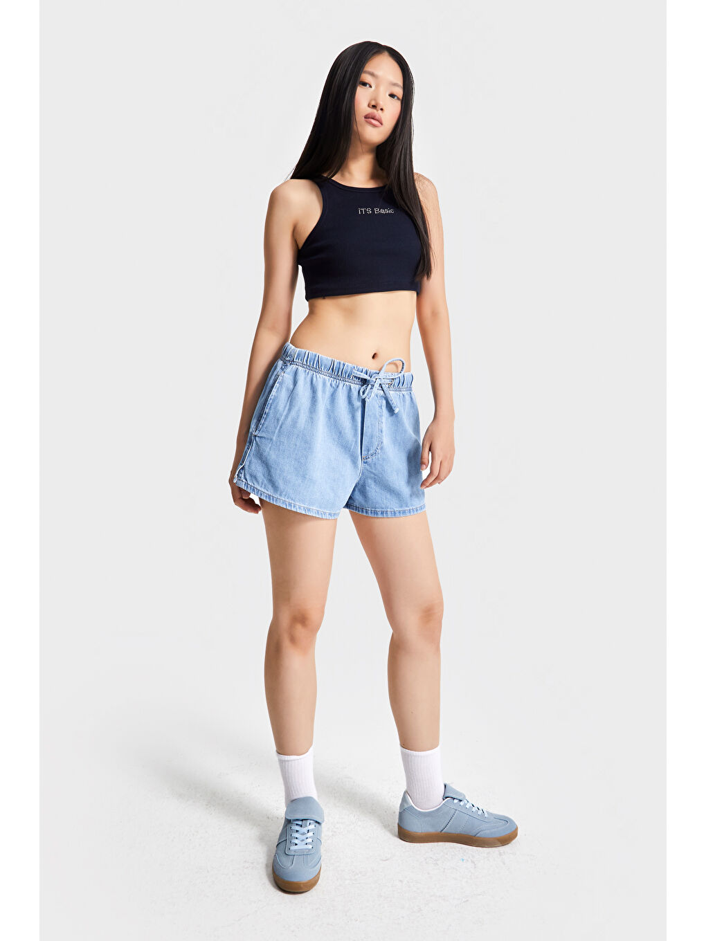 Kadın Mavi Renk 1s5-4 Mini Boy Bol Kesim Beli Lastikli %100 Pamuk Denim Şort-1