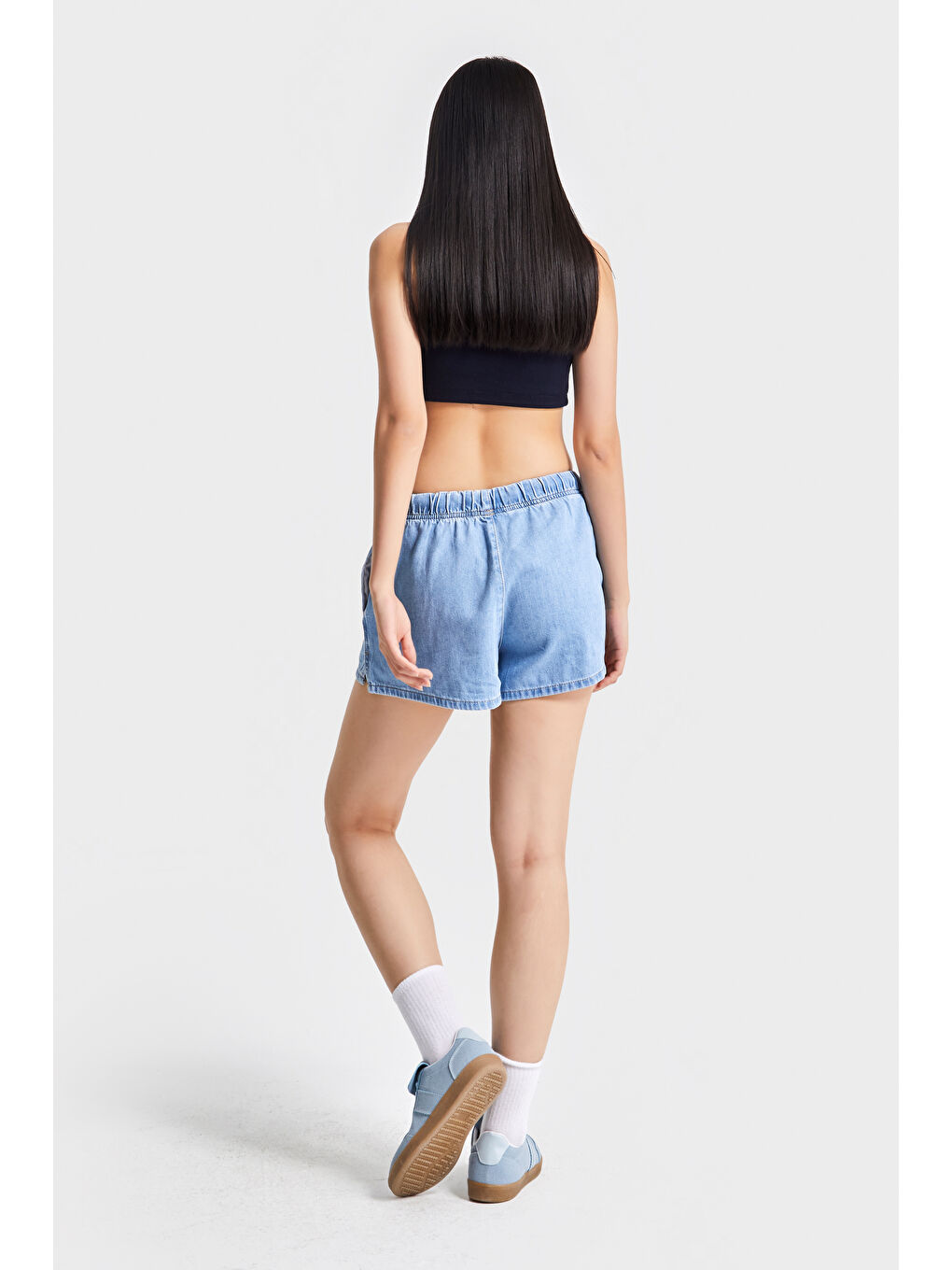 Kadın Mavi Renk 1s5-4 Mini Boy Bol Kesim Beli Lastikli %100 Pamuk Denim Şort-3