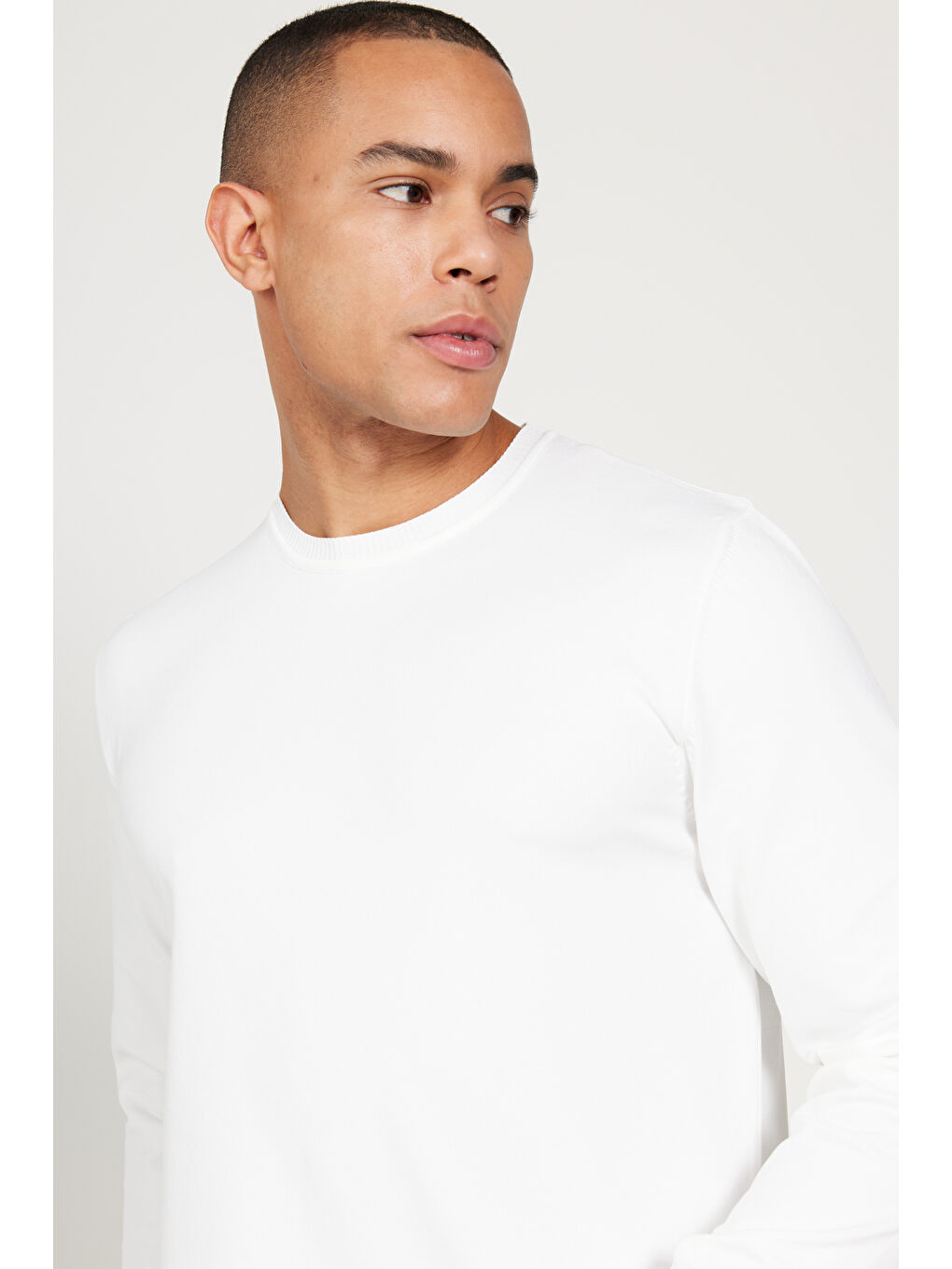 Erkek Ekru Standart Fit Normal Kesim Bisiklet Yaka Triko Kazak-5