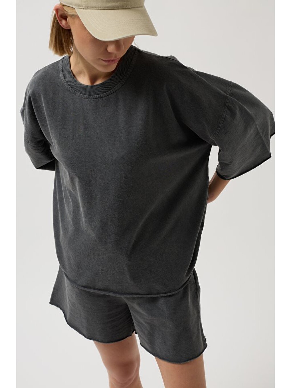 Antrasit Oversize Lazer Kesim Bisiklet Yaka T-Shirt-1
