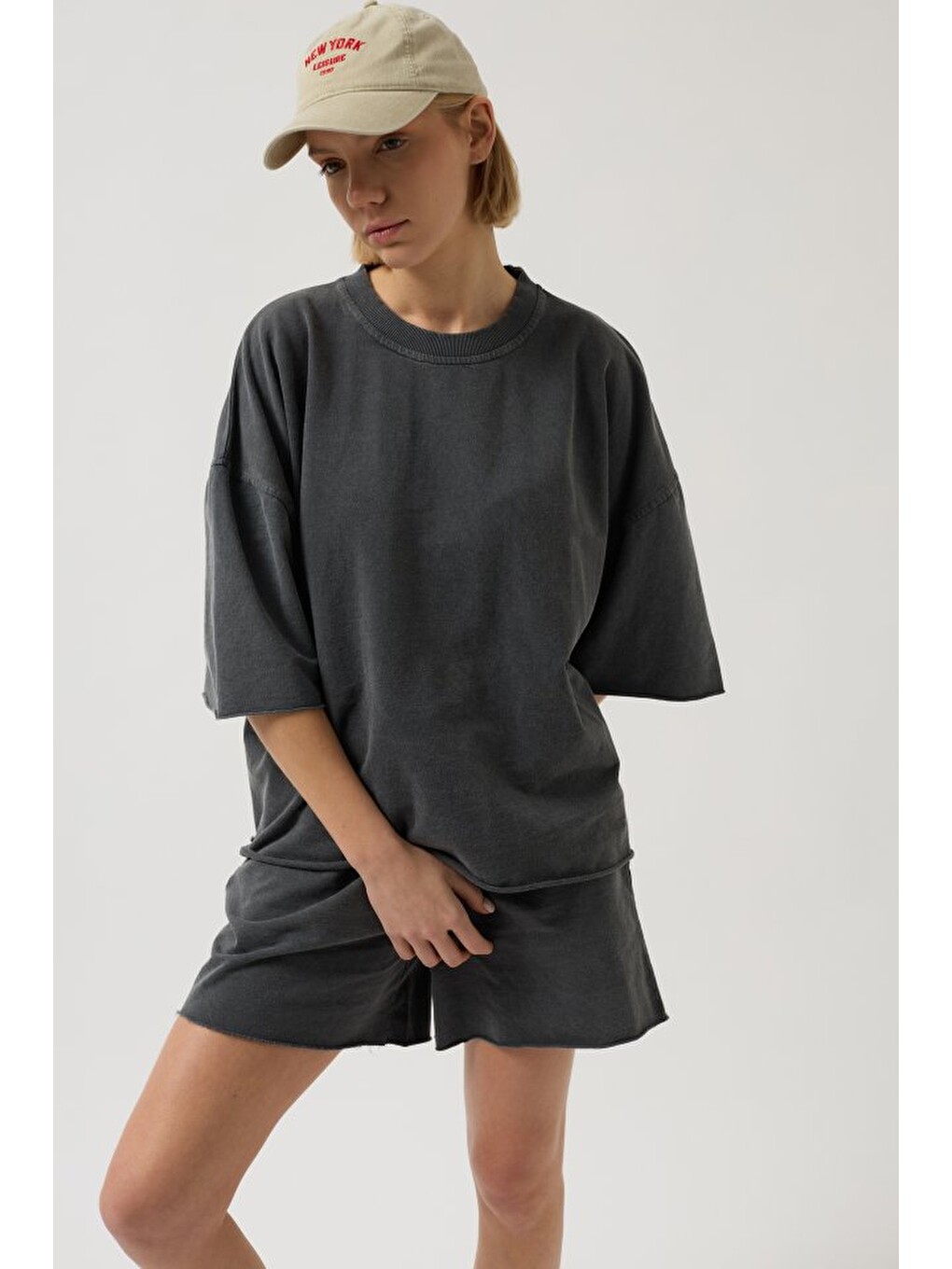 Antrasit Oversize Lazer Kesim Bisiklet Yaka T-Shirt-3