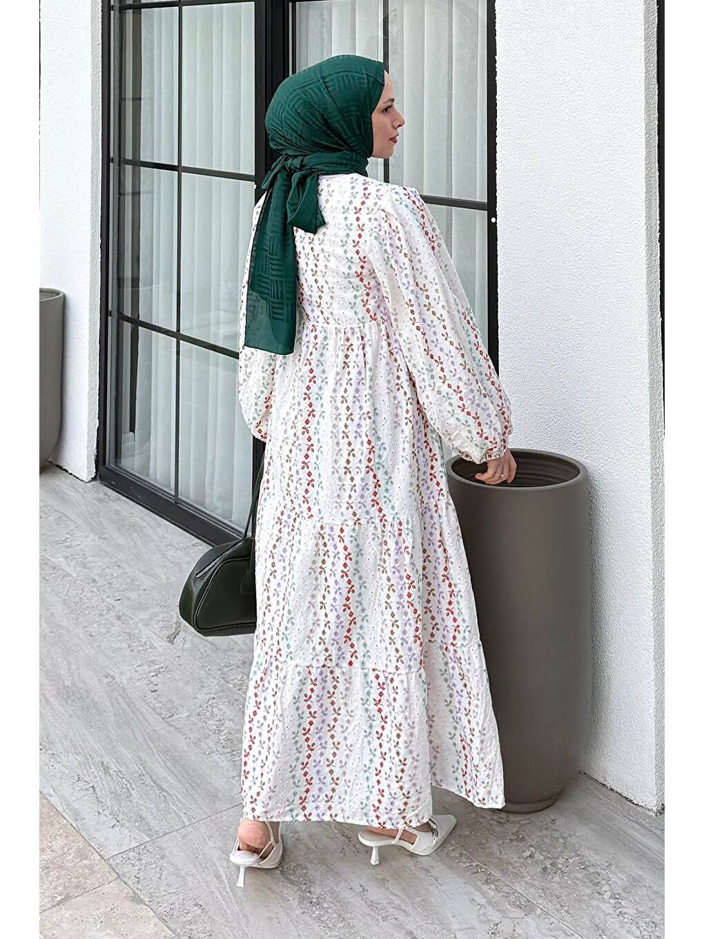 Renkli Brode Detaylı Uzun Tesettür Elbise Beyaz-3