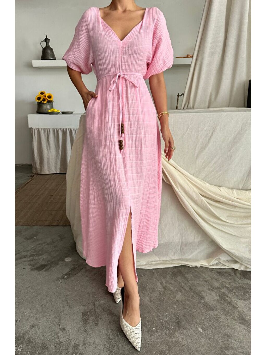 V YAKA BEL BONCUK BAĞLAMALI MÜSLİN ELBİSE YIRTMAÇ DETAYLI - Pembe-1