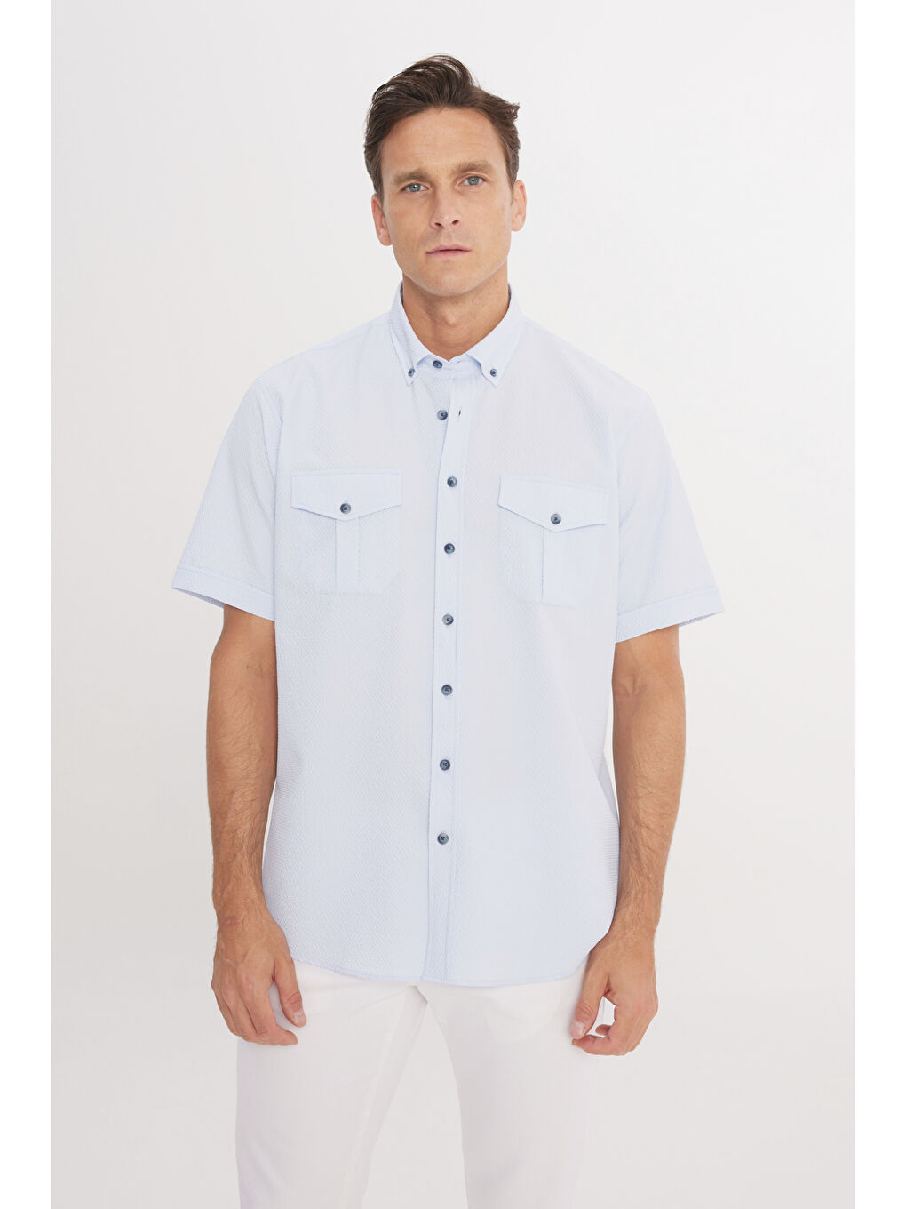 Erkek Mavi Comfort Fit Rahat Kesim Düğmeli Yaka Kısa Kollu Cepli Gömlek-2