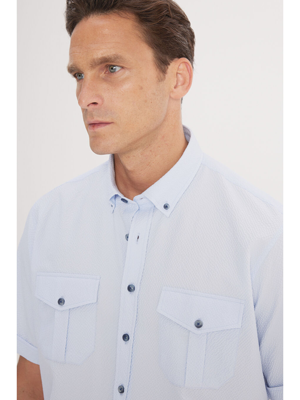 Erkek Mavi Comfort Fit Rahat Kesim Düğmeli Yaka Kısa Kollu Cepli Gömlek-3