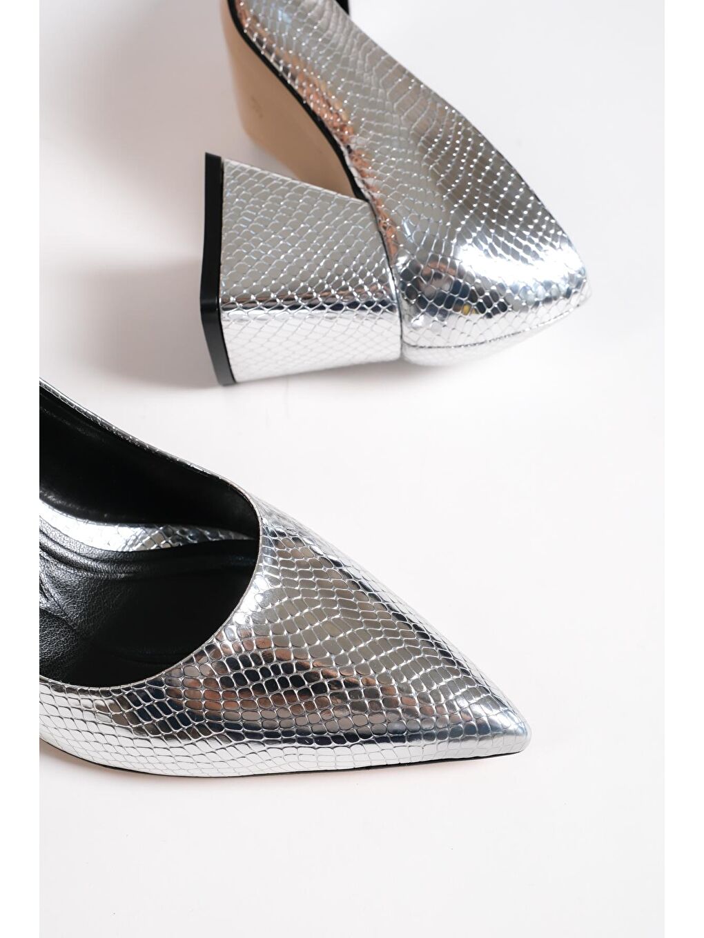 Gri Orta Topuklu Yumuşak Pedli Taban Kadın Ayakkabı-4