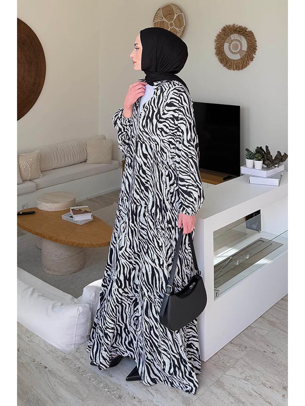 Yarasa Kol Baskılı Zebra Desen Tesettür Elbise Siyah-1