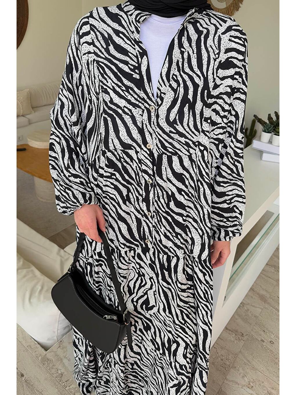 Yarasa Kol Baskılı Zebra Desen Tesettür Elbise Siyah-2